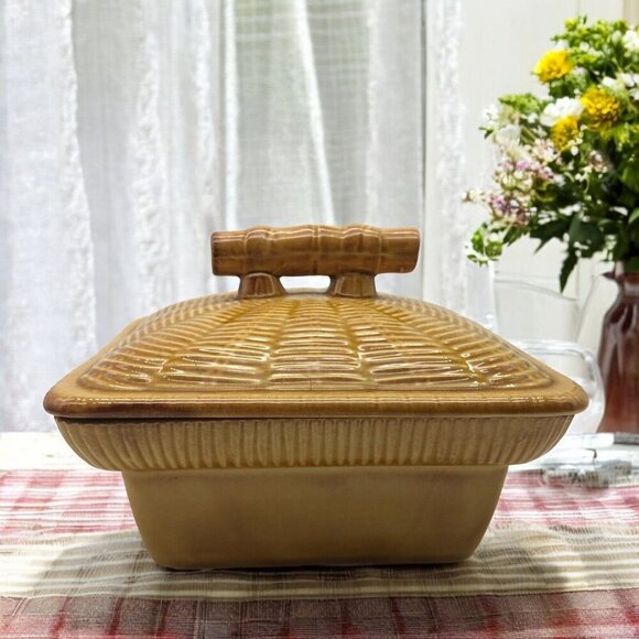 Small CALIF USA Pottery Yellow Brown Weaved Basket Casserole Dish & Lid - Picture 2 of 11